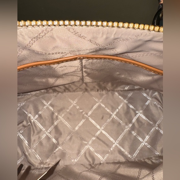 Michael Kors purse - Picture 3 of 4